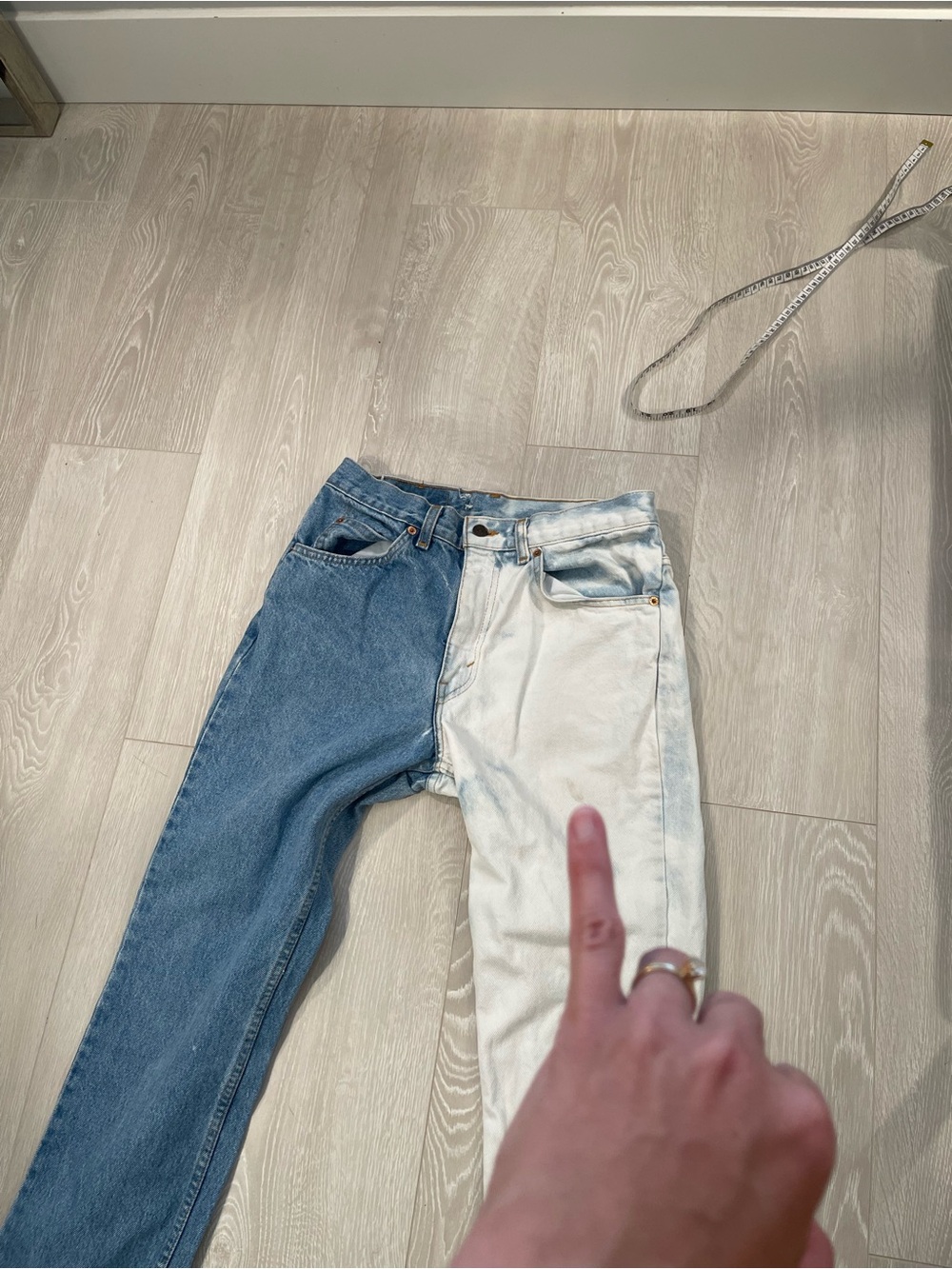 Vintage Levi’s Orange Tab Two-Tone Blue & White Women’s Jeans size 28 fit - Picture 7 of 14